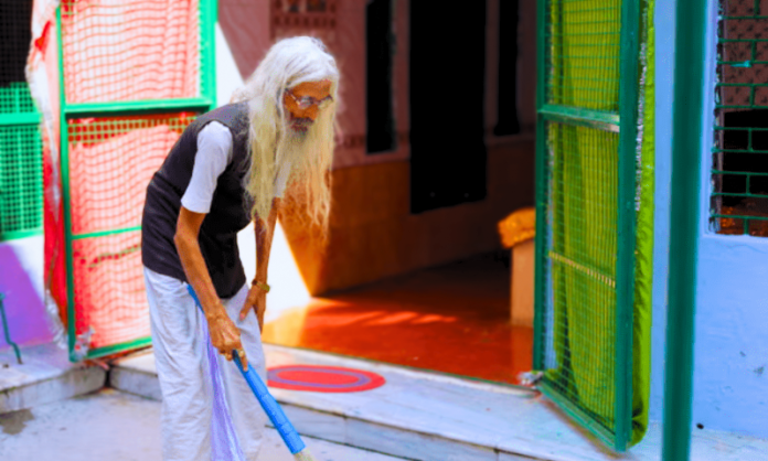 Bechan Baba Hindu Caretaker of 350 years Old Mosque